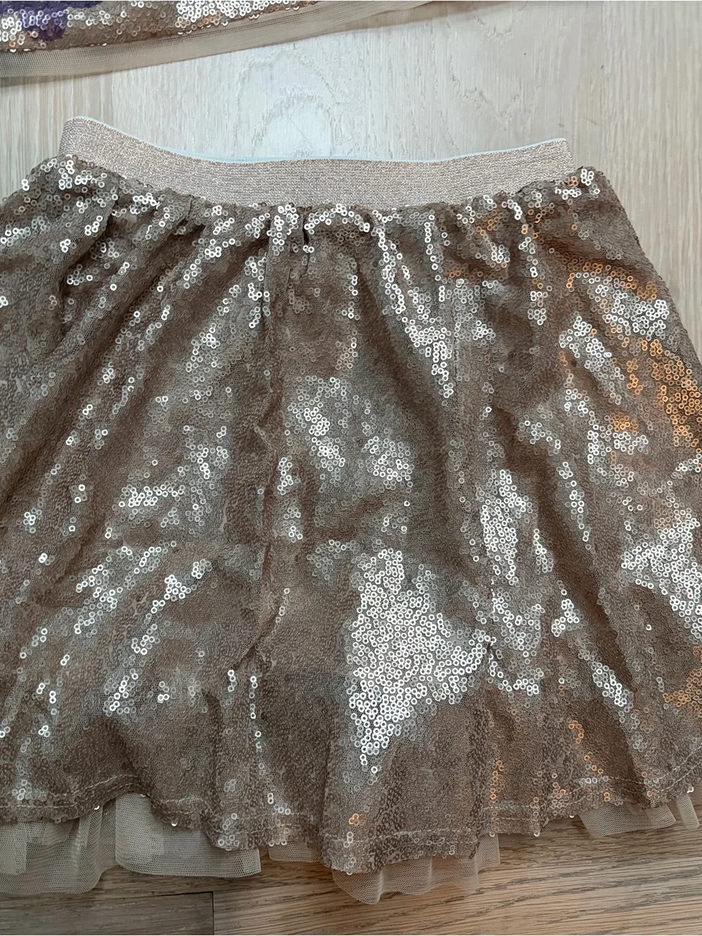 Peek sparkling gold